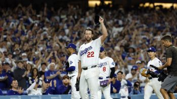 Kershaw llega a tres mil ponches y Dodgers remontan ante Medias Blancas en la novena entrada