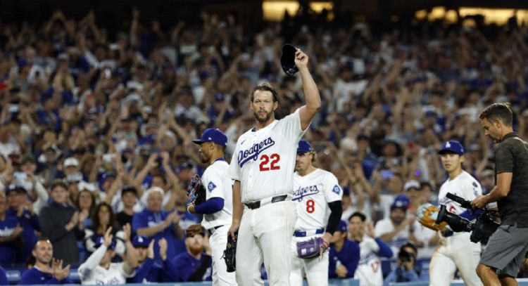 Kershaw llega a tres mil ponches y Dodgers remontan ante Medias Blancas en la novena entrada
