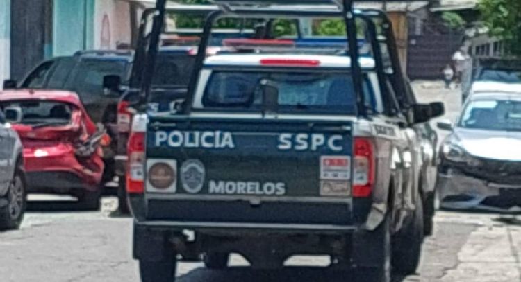 Detienen a expolicía con armas y vehículo robado; familiares denuncian cateo y detención irregular