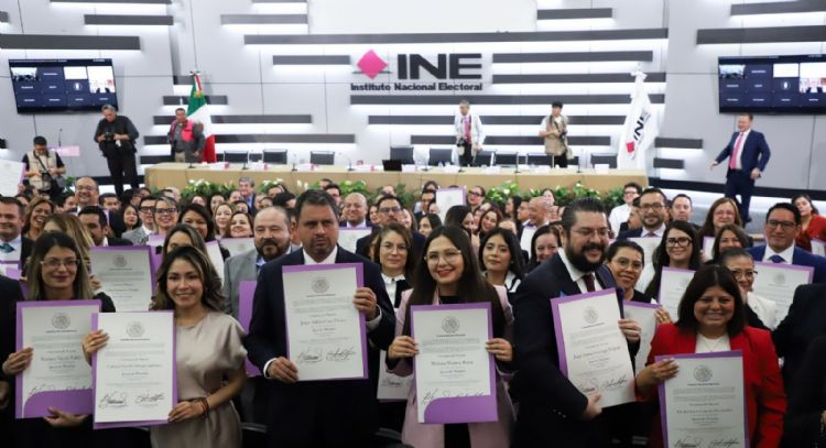 INE entrega constancias de mayoría a magistrados; Taddei vuelve a elogiar la elección judicial