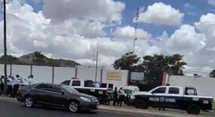 Un centenar de jóvenes reclusos se amotina en Sonora; un comandante resulta herido