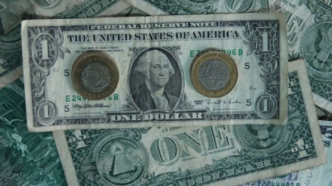 Peso cae ante el fortalecimiento del dólar