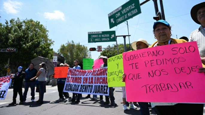 Bloqueos de comerciantes colapsan el tráfico en la CDMX (Videos)