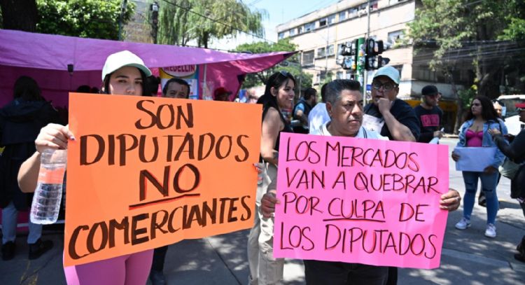 Megabloqueo de comerciantes frena jornadas de abasto popular; las consideran “actos de campaña”