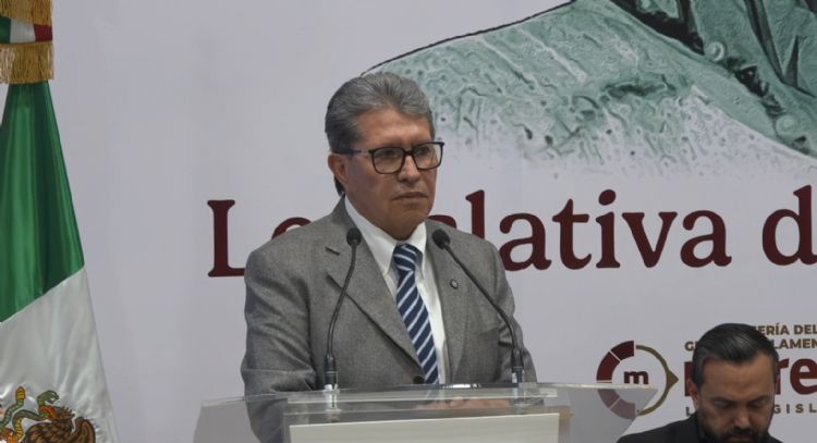 “Prefiero quedar mal con la oposición que con mi esposa”, dice Monreal sobre su viaje a España