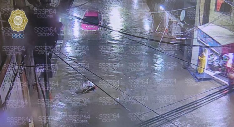 Caos por lluvias en CDMX; inundaciones, encharcamientos y suspensión en transporte (Video)