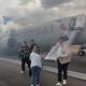 Falla tren de aterrizaje de un Boeing 737 y desalojan a pasajeros por toboganes (Video)