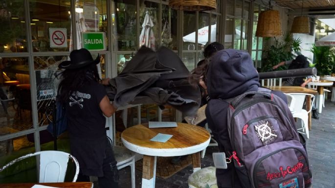 Protesta contra la gentrificación en la CDMX termina en vandalismo y acoso a turistas (Videos)