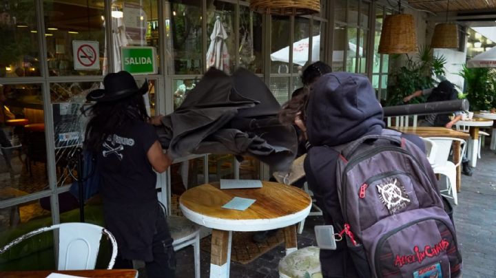 Protesta contra la gentrificación en la CDMX termina en vandalismo y acoso a turistas (Videos)