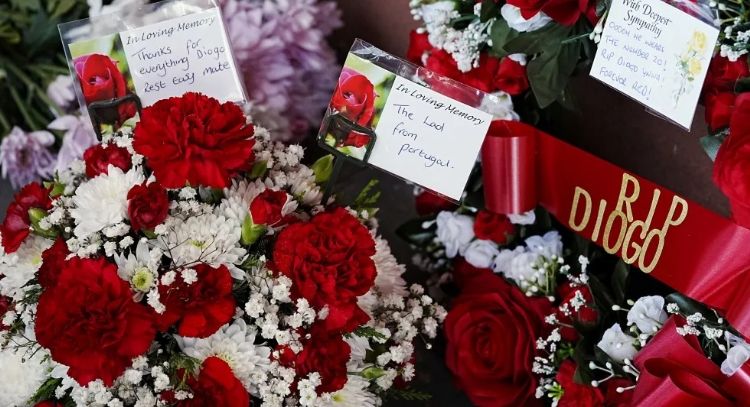La familia de Diogo Jota se reúne para el velatorio tras el accidente fatal