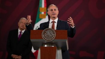 La designación de López-Gatell para la OMS abre la herida de la pandemia en México