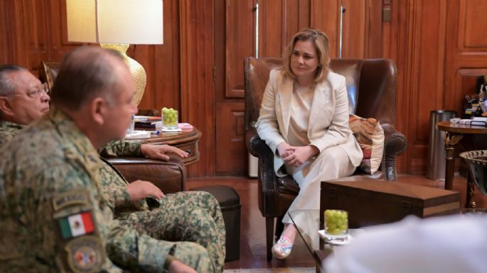 Maru Campos recibe en Palacio de Gobierno al comandante de la XI Región Militar, Eufemio Ibarra Flores
