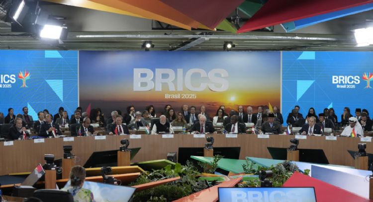 Bloque BRICS condena alza de aranceles en cumbre ensombrecida por tensiones en Oriente Medio