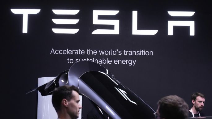 Acciones de Tesla caen 7% al reanudarse disputa entre Musk y Trump