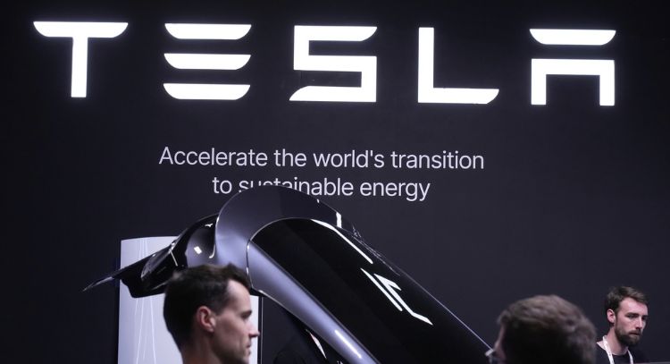 Acciones de Tesla caen 7% al reanudarse disputa entre Musk y Trump