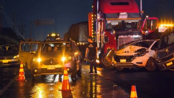 Tráiler sin frenos embiste a ocho vehículos en la México-Acapulco; el conductor se dio a la fuga