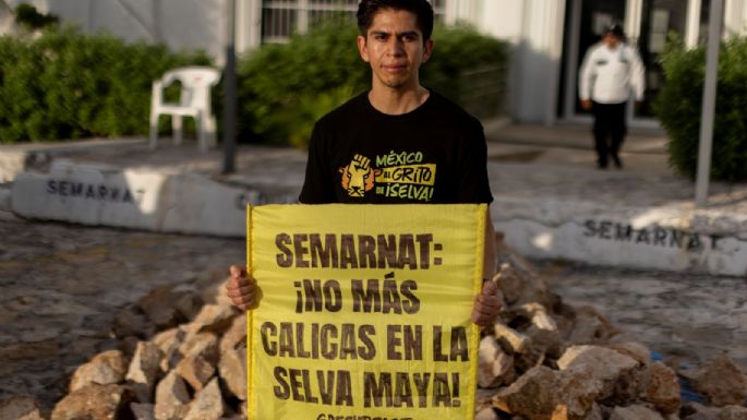 "No más Calicas": Greenpeace protesta ante Semarnat contra permisos de extracción en Tulum