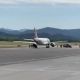 Hombre murió al ser succionado por el motor de un avión comercial (Video)