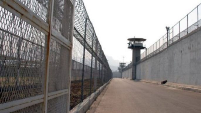 Droga, televisores y microondas entre lo decomisado en penal de Santa Martha Acatitla