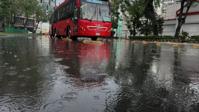Chubascos y lluvias fuertes este jueves en más de 20 entidades; llega la onda tropical 11