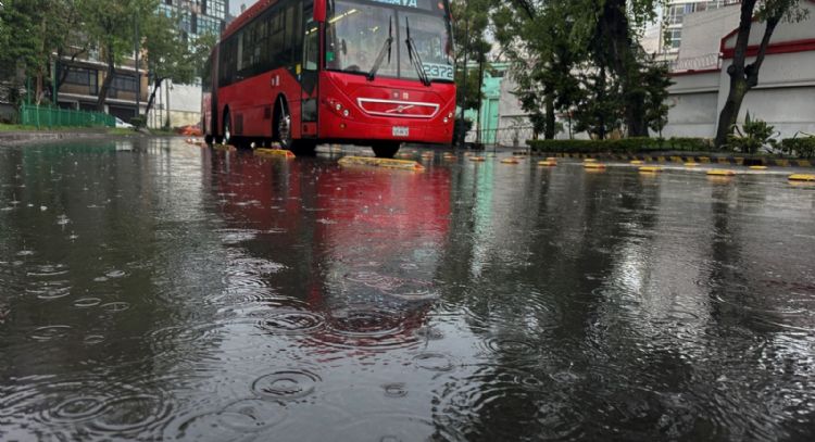 Chubascos y lluvias fuertes este jueves en más de 20 entidades; llega la onda tropical 11