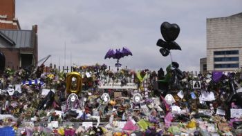 Birmingham da una emotiva despedida a Ozzy Osbourne mientras su familia lidera los homenajes