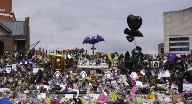 Birmingham da una emotiva despedida a Ozzy Osbourne mientras su familia lidera los homenajes