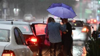 Lluvias fuertes, descargas eléctricas y granizo golpearán entre lunes y jueves a estas entidades