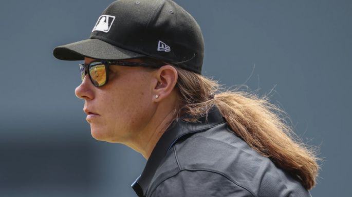 Jen Pawol se convierte en la primera mujer en arbitrar un juego de temporada regular de la MLB