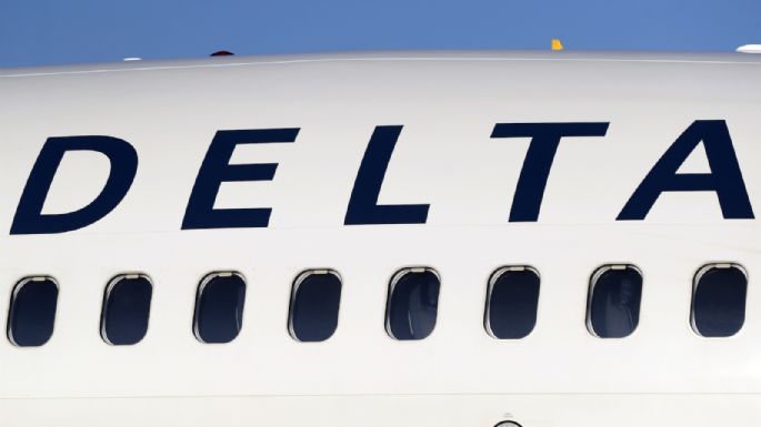 Ala de avión de Delta golpea aeronave vacía al retroceder desde la puerta en Atlanta