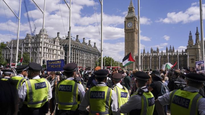 Policía de Londres arresta a 365 personas mientras manifestantes propalestinos desafían nueva ley