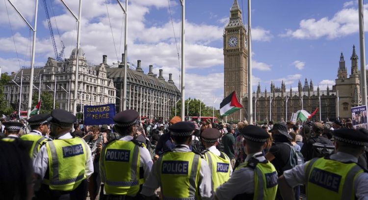 Policía de Londres arresta a 365 personas mientras manifestantes propalestinos desafían nueva ley