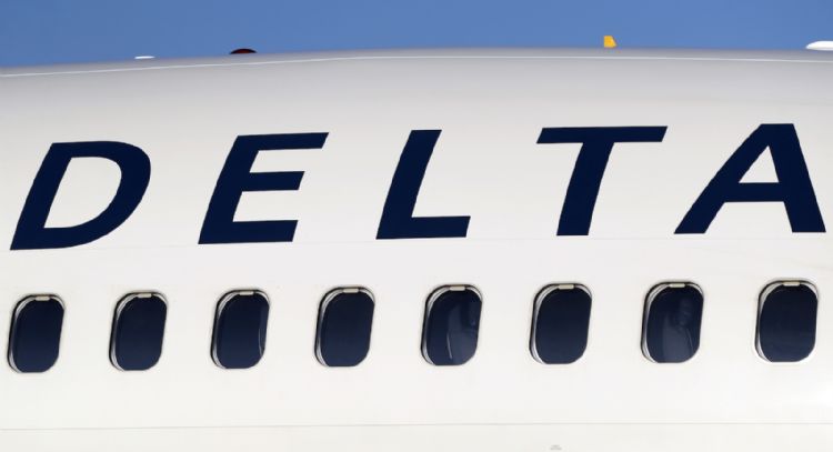 Ala de avión de Delta golpea aeronave vacía al retroceder desde la puerta en Atlanta