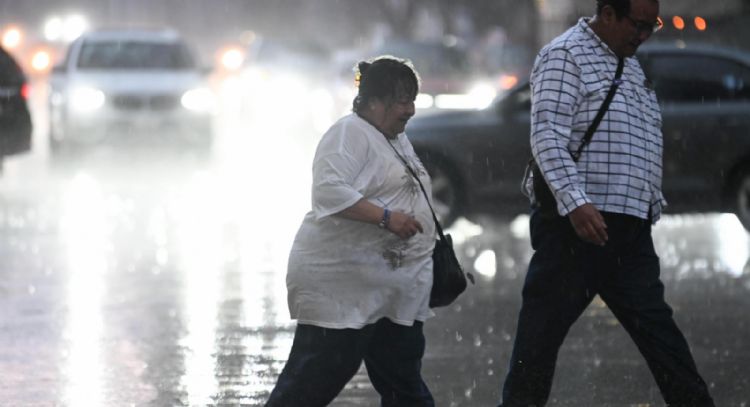 PrecauciÃ³n: lluvias muy fuertes a puntuales intensas azotarÃ¡n este martes a los siguientes estados