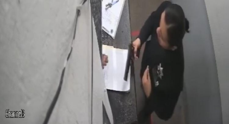 Policía se autolesiona con arma al interior de la Dirección de Seguridad Pública en Ensenada (Video)
