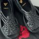 Adidas se disculpa por copiar diseño de huaraches de Oaxaca; evalúan indemnización