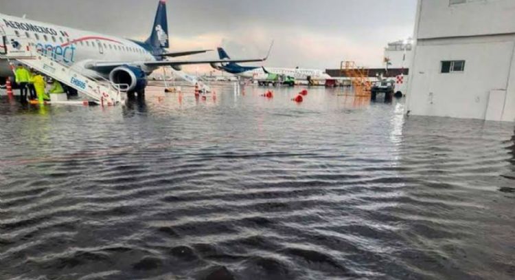 Lluvias afectan a más de 34 mil pasajeros en el AICM por retrasos y cancelaciones