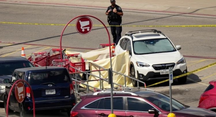 Un hombre balea y mata a tres personas en estacionamiento en Austin, Texas
