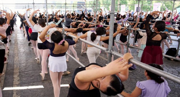 8º Festival Danzatlán concluye con clase masiva en Toluca