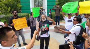 Reporteros protestan en Chilpancingo; denuncian intento de censura contra el medio “El Tlacolol”