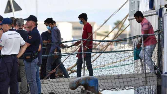 Mueren al menos 20 migrantes por un naufragio frente a la isla italiana de Lampedusa