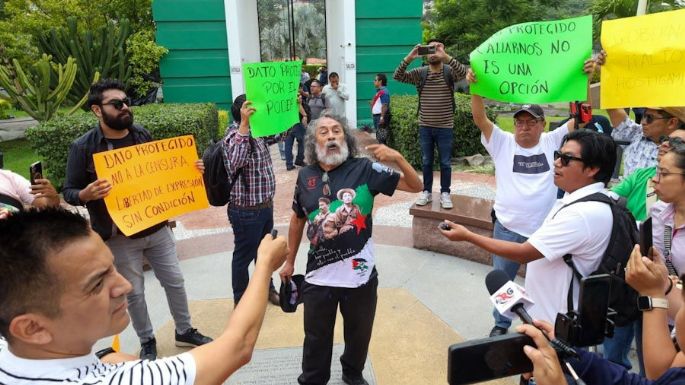 Reporteros protestan en Chilpancingo; denuncian intento de censura contra el medio “El Tlacolol”