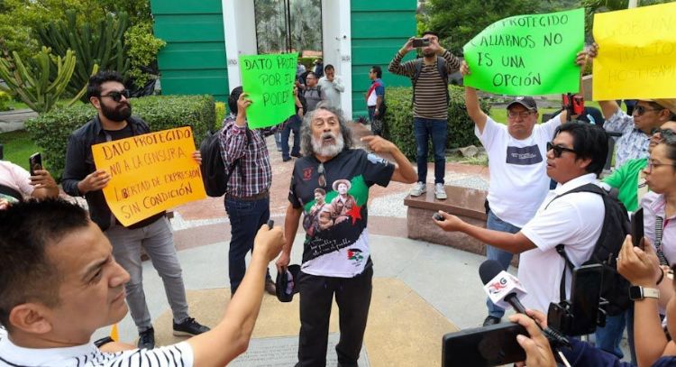 Reporteros protestan en Chilpancingo; denuncian intento de censura contra el medio “El Tlacolol”