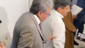 Foto ilustrativa de la nota titulada: Monreal jala del brazo al nuevo presidente de la Corte y lo tunden en redes (Video)