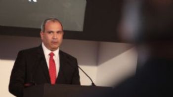 El exdirector de Pemex Carlos Treviño sigue detenido en EU: Sheinbaum