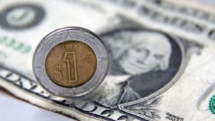 Peso pierde frente al dólar tras datos de inflación y empleo en Estados Unidos