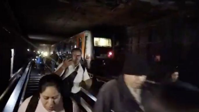 Caos en la Línea 2 del Metro de CDMX; reportan corto circuito entre Pino Suárez y Zócalo (Videos)