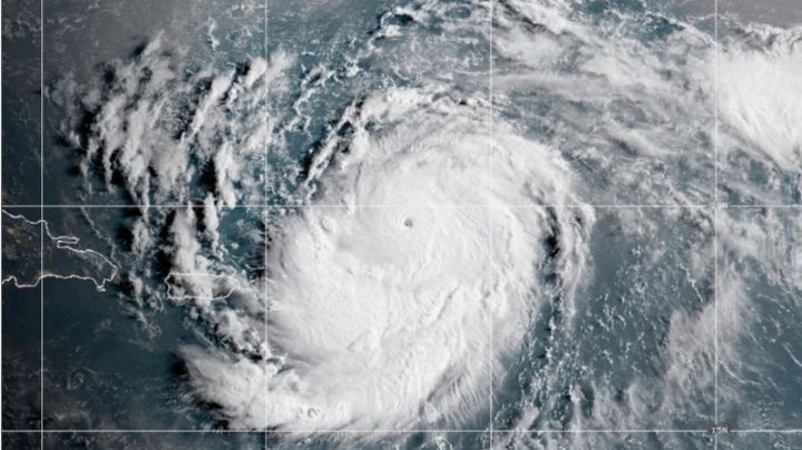 Huracán Erin se convertirse en tormenta de categoría 5 en el Atlántico cerca de las islas del Caribe