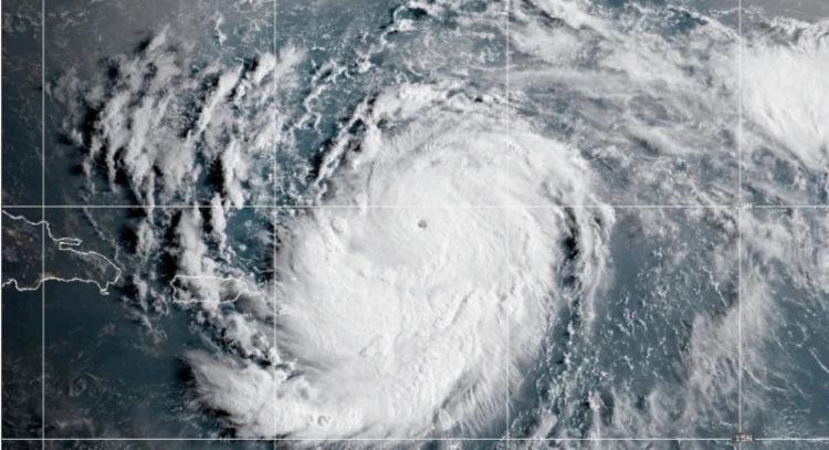 Huracán Erin se convertirse en tormenta de categoría 5 en el Atlántico cerca de las islas del Caribe