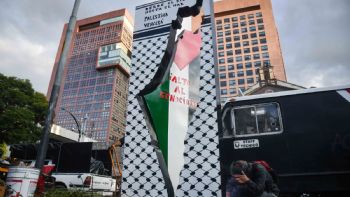 Colocan “antimonumento” como apoyo a Palestina en el Hemiciclo a Benito Juárez